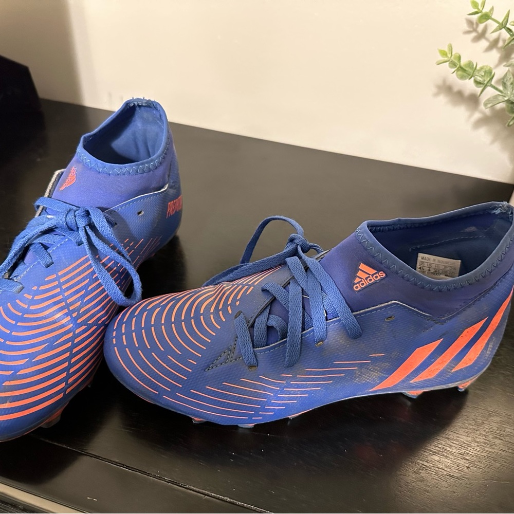 Adidas boys 4 1/2 soccer cleats